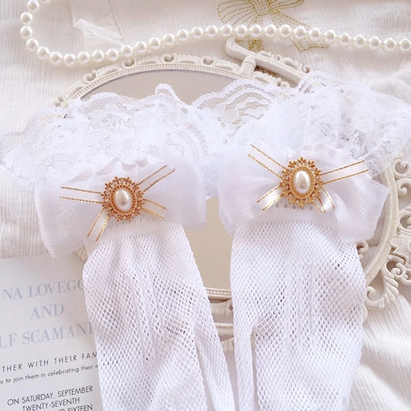 Victorian Lace Gloves - Image 3