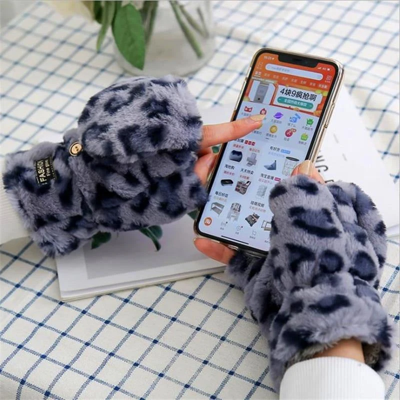 Strawbunny Plush Mittens - Image 20